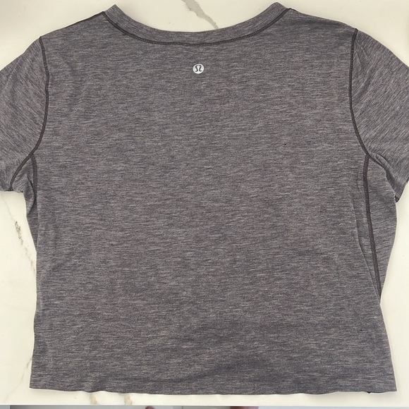 Lululemon intended crop tee in heathered black currant size 6 - Picture 4 of 6